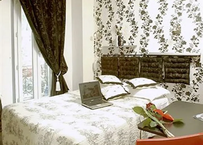 ホテル Korner Etoile パリ